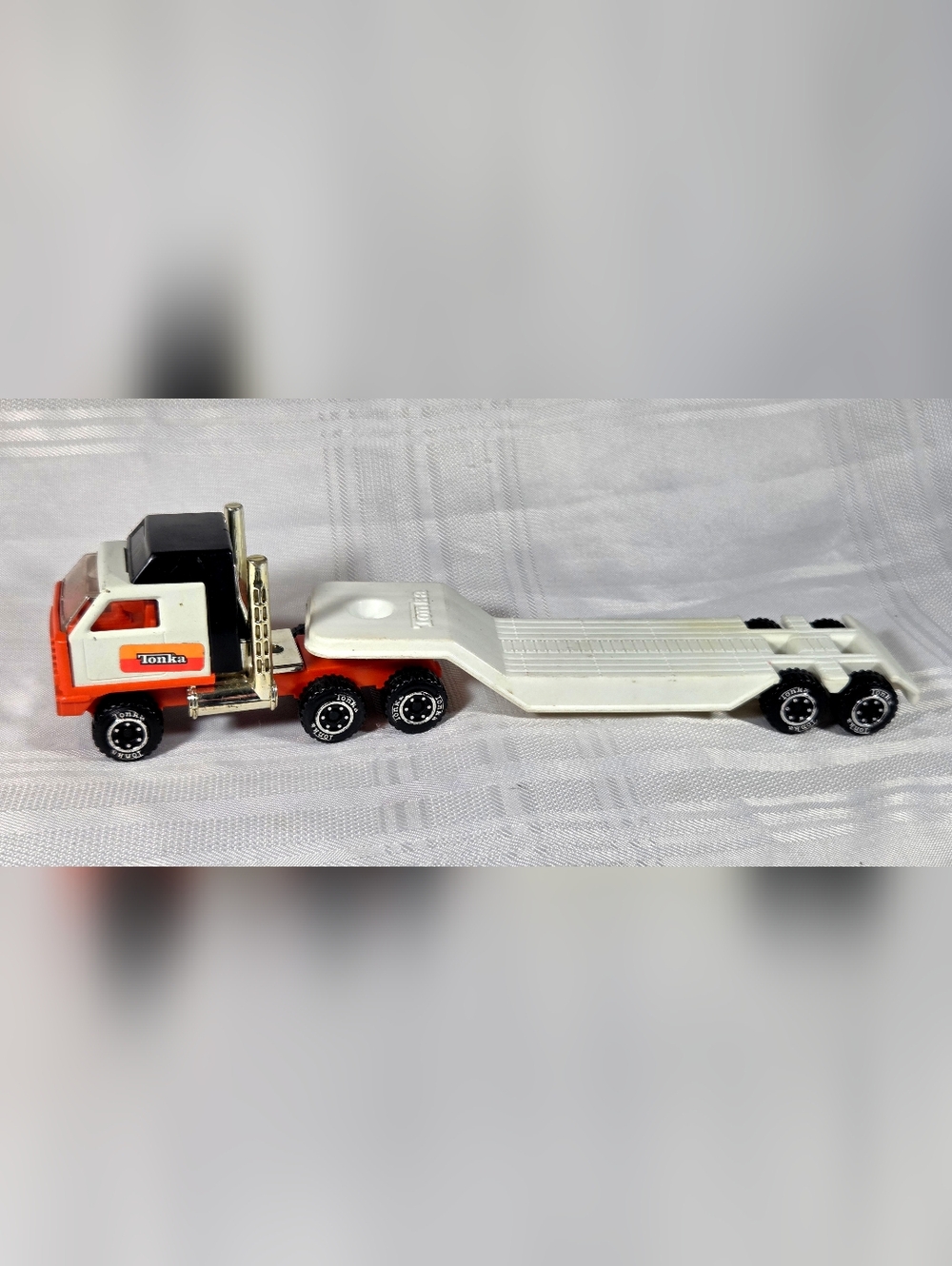 Vintage 1981 TONKA 11-1/2"Orange/Black & White Semi Truck Cab W/ Trailer